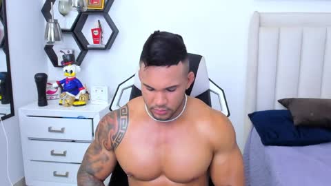 Snapshot of _matthew_santos_ chatting on 5, 2, 2025 _matthew_santos_ online show from 5, 2, 2025