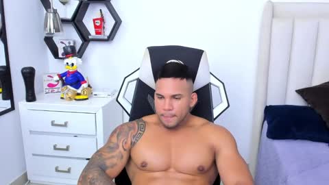 Snapshot of _matthew_santos_ chatting on 8, 2, 2025 _matthew_santos_ online show from 8, 2, 2025