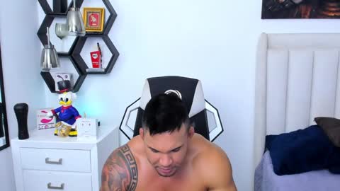 Snapshot of _matthew_santos_ chatting on 18, 2, 2025 _matthew_santos_ online show from 18, 2, 2025