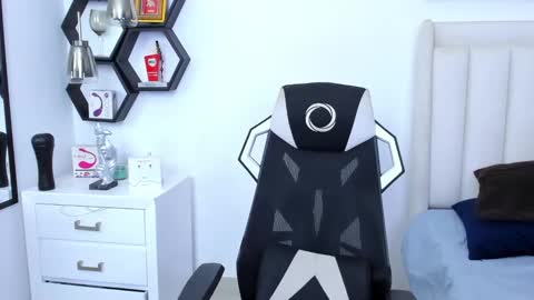 Snapshot of _matthew_santos_ chatting on 24, 2, 2025 _matthew_santos_ online show from 24, 2, 2025