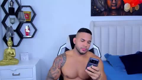 Snapshot of _matthew_santos_ chatting on 12, 11, 2025 _matthew_santos_ online show from 12, 11, 2025