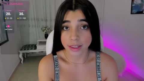 Snapshot of _mia_blue_18_ chatting on 6, 1, 2025 MIa blue 18 online show from 6, 1, 2025