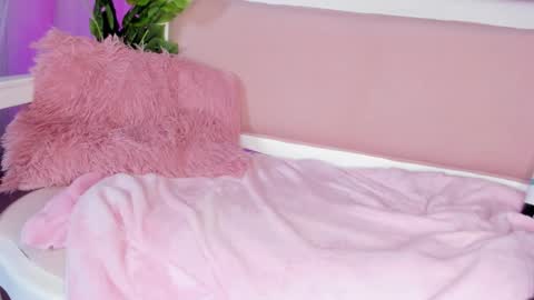 Snapshot of _mia_sweett1 chatting on 19, 11, 2025 mia online show from 19, 11, 2025