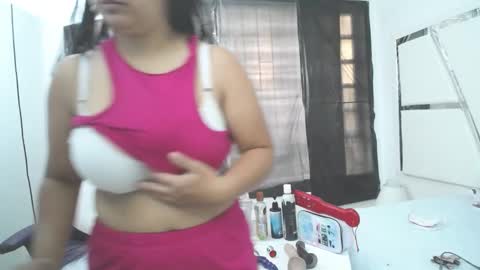  Mia  online show from 28, 1, 2025