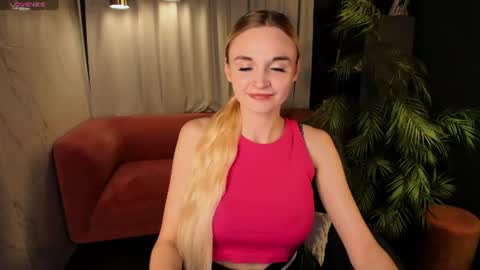 Snapshot of _mila_lux_ chatting on 3, 7, 2026 Mila online show from 3, 7, 2026