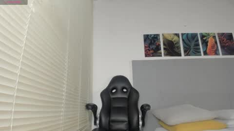 _molly_rosse_ online show from 10, 4, 2026