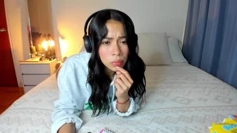 independent model natha online show from 25, 2, 2025