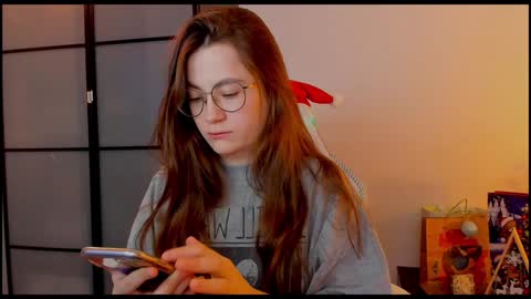 Mia with a big heart  online show from 12, 1, 2025