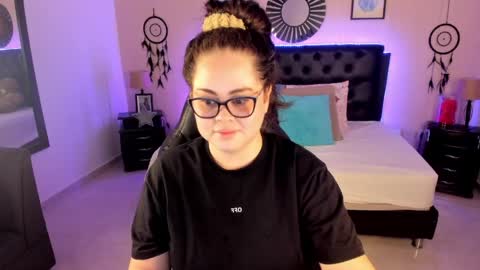 Snapshot of _oliviajoness chatting on 25, 5, 2026 Olivia jones online show from 25, 5, 2026