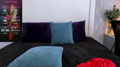  peach1  online show from 17, 1, 2025