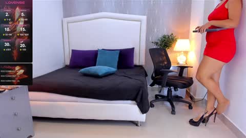  peach1  online show from 28, 1, 2025