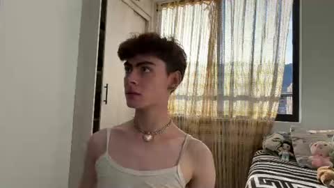 Snapshot of _peachyboy chatting on 12, 6, 2026 esteban online show from 12, 6, 2026