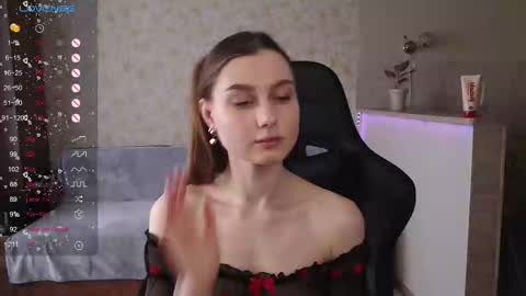 Snapshot of _pinkypie__ chatting on 4, 3, 2025 Lili online show from 4, 3, 2025