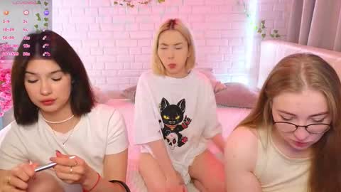 Snapshot of _ramune_ chatting on 10, 10, 2025 Merlizz Eva Jane Mila Nicole left to right online show from 10, 10, 2025