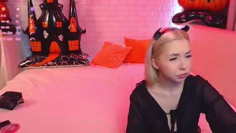 Merlizz Eva Jane Mila Nicole  left to right  online show from 28, 10, 2025