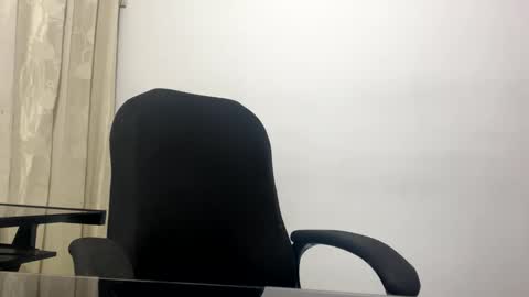 Juan Pablo-independent model online show from 8, 2, 2025