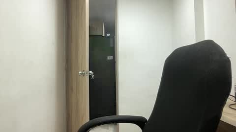 Juan Pablo-independent model online show from 5, 10, 2025