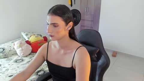 Snapshot of _shantallskinny_ chatting on 25, 5, 2026 Shantall online show from 25, 5, 2026
