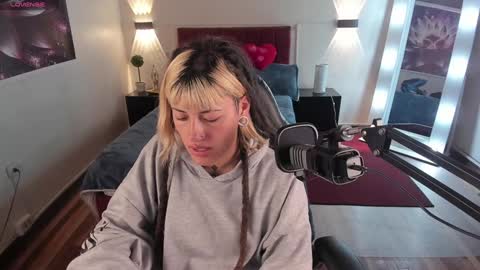 _sharlotte777 online show from 25, 1, 2025