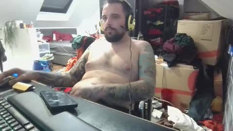 _smiley_bear27 online show from 10, 1, 2026