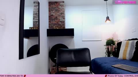 Snapshot of _sofia_cruz chatting on 2, 3, 2025 640 200 online show from 2, 3, 2025