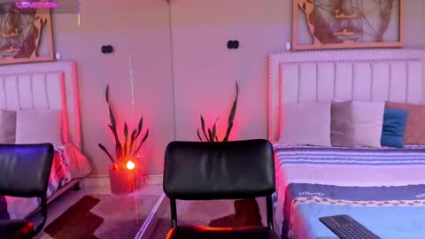 Snapshot of _sofia_cruz chatting on 11, 9, 2025 640 200 online show from 11, 9, 2025