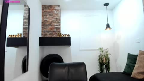 Snapshot of _sofia_cruz chatting on 13, 9, 2025 640 200 online show from 13, 9, 2025