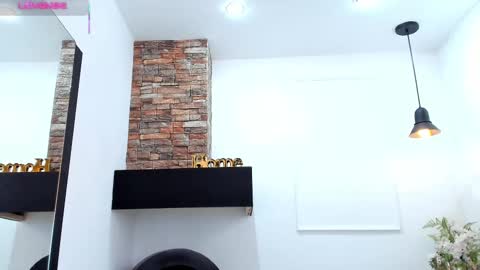 Snapshot of _sofia_cruz chatting on 20, 9, 2025 640 200 online show from 20, 9, 2025