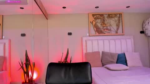 Snapshot of _sofia_cruz chatting on 29, 9, 2025 640 200 online show from 29, 9, 2025