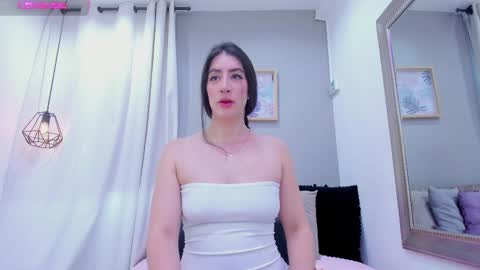 Snapshot of _sofia_cruz chatting on 5, 10, 2025 640 200 online show from 5, 10, 2025