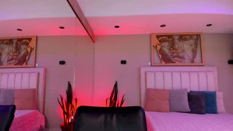 Snapshot of _sofia_cruz chatting on 21, 12, 2025 640 200 online show from 21, 12, 2025