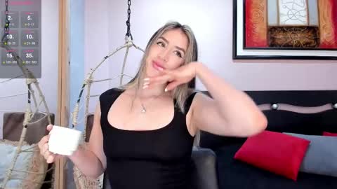 Snapshot of _sofia_cruz chatting on 22, 12, 2025 640 200 online show from 22, 12, 2025