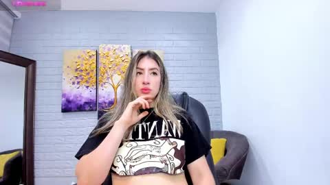 Snapshot of _sofia_cruz chatting on 22, 4, 2026 640 200 online show from 22, 4, 2026