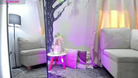 Snapshot of _sofia_cruz chatting on 28, 4, 2026 640 200 online show from 28, 4, 2026