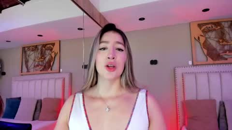 Snapshot of _sofia_cruz chatting on 9, 5, 2026 640 200 online show from 9, 5, 2026