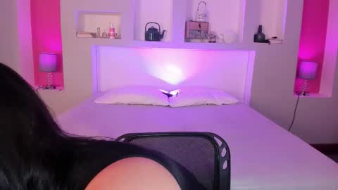 Sofia Miller online show from 18, 9, 2025