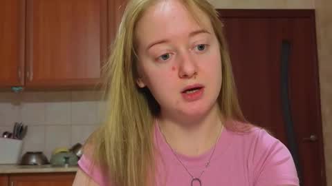 Snapshot of _sofiy_milashka chatting on 1, 12, 2025 Sofiy online show from 1, 12, 2025