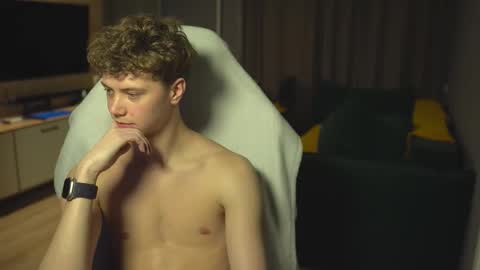 OLIVERpvt is open online show from 19, 11, 2025