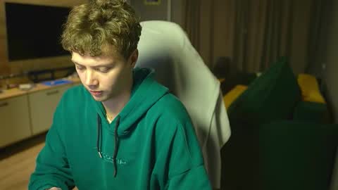 OLIVERpvt is open online show from 30, 11, 2025