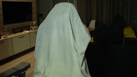 OLIVERpvt is open online show from 13, 1, 2026