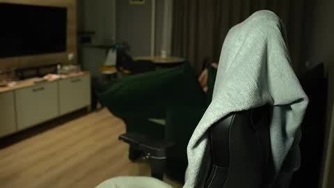 OLIVERpvt is open online show from 8, 2, 2026