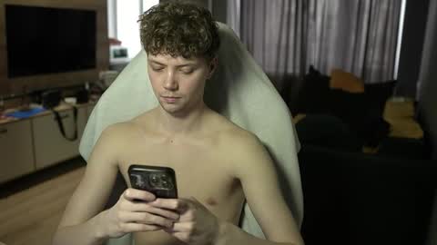 OLIVERpvt is open online show from 8, 4, 2026