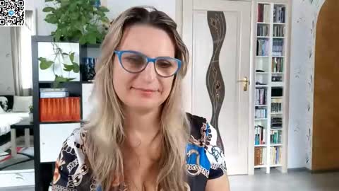 Snapshot of _sweetieray_ chatting on 13, 10, 2025 Daria online show from 13, 10, 2025