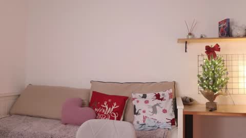 Annie online show from 6, 1, 2025