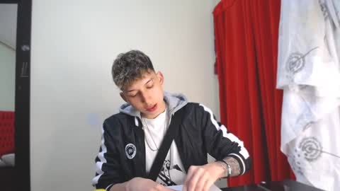 Snapshot of _thomas_hot_ chatting on 1, 1, 2025 Thomas online show from 1, 1, 2025