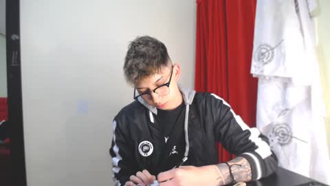 Snapshot of _thomas_hot_ chatting on 3, 1, 2025 Thomas online show from 3, 1, 2025