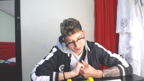 Snapshot of _thomas_hot_ chatting on 8, 1, 2025 Thomas online show from 8, 1, 2025