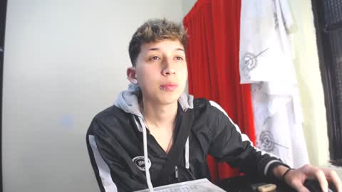 Snapshot of _thomas_hot_ chatting on 12, 1, 2025 Thomas online show from 12, 1, 2025