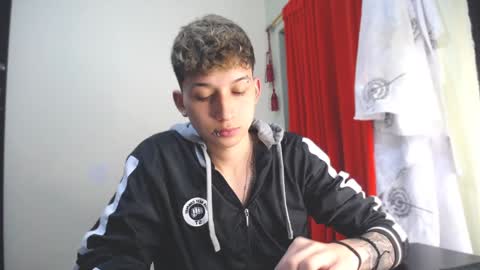 Snapshot of _thomas_hot_ chatting on 12, 1, 2025 Thomas online show from 12, 1, 2025