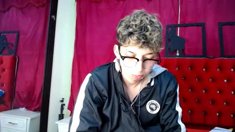 Snapshot of _thomas_hot_ chatting on 18, 2, 2025 Thomas online show from 18, 2, 2025